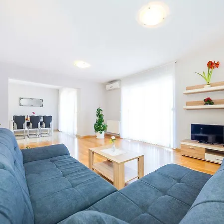 Brkic - Three Bedroom Hotel *